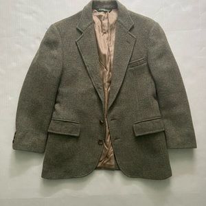 Ralph Lauren vintage Women’s blazer Size 4 (petite) Good condition.